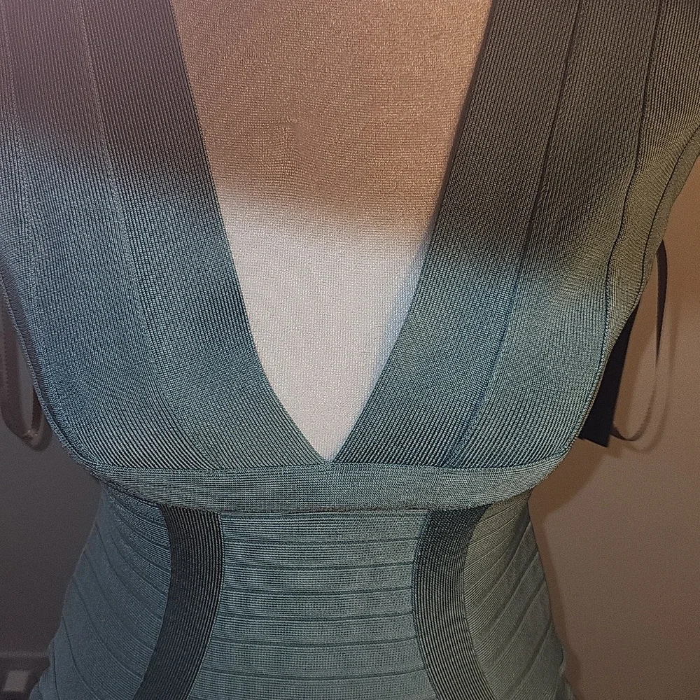 HERVE LEGER "Noma" A-line dress in cascade blue. NWT size medium - Picture 11 of 11